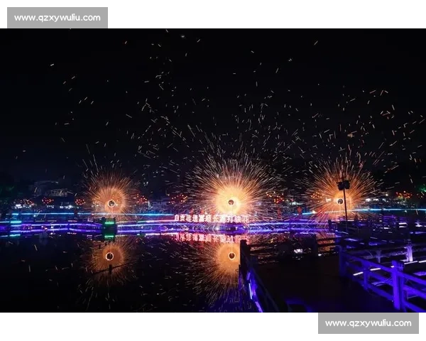 红衣漫雨夜，为城战川超！富顺球迷燃爆自贡主场